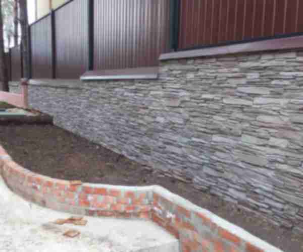 Цементные панели прикрученные на бетонную поверхность